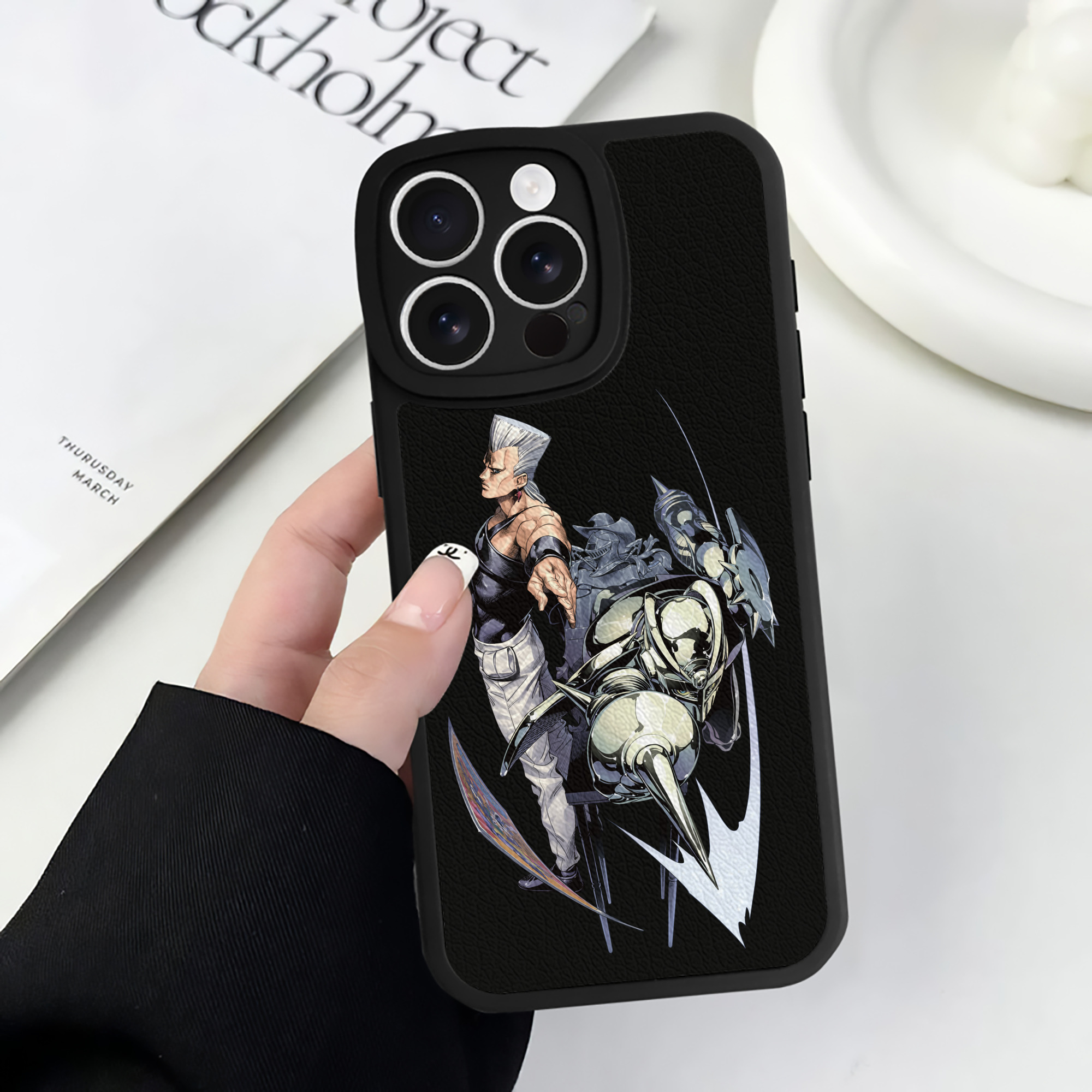 （画像用） ジョジョの奇妙な冒険 ジャン＝ピエール?ポルナレフ JoJo's Bizarre Adventure Jan Pierre Polnareff 【iPhone 16シリーズ対応】シリコンスマホケース（レザー調） 材質：シリコン